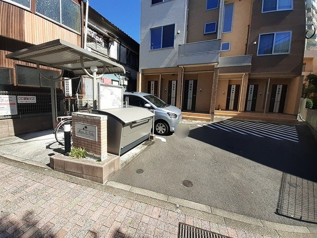 メゾン・ド・カランの駐車場