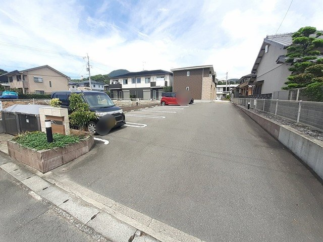 グランドソレイユ戸石の駐車場
