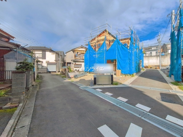入間市高倉10期　全15棟　新築戸建　グラファーレの前面道路含む現地写真