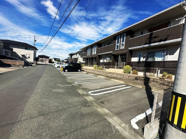 グラン シャリオ A棟の駐車場
