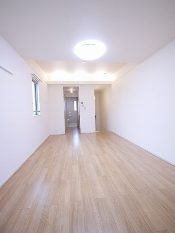 ピュアメゾンの洋室|10.3帖のお部屋は家具の配置がしやすい間取りです