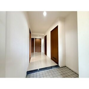 グレードハイツ新守山Ⅱの玄関