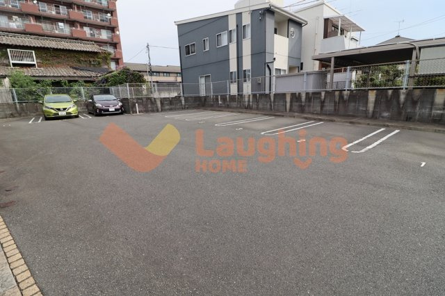 グランピエール瀬戸口の駐車場