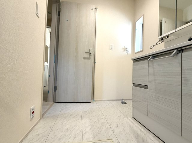 越谷市袋山２期１号棟　新築戸建の脱衣所|床には水や汚れに強いクッションフロアなどを採用。濡れてもサッと拭くだけでお手入れ簡単です。
