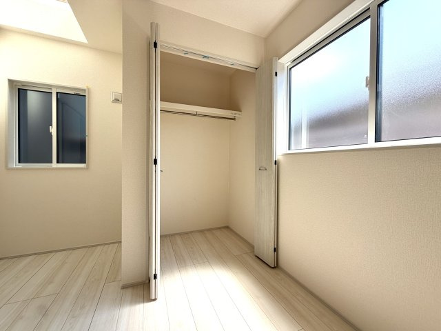 越谷市袋山２期１号棟　新築戸建の収納|各居室に独立した収納をしっかり確保。家族それぞれの荷物を自分の部屋で管理できて部屋が片付きます。