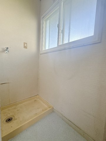 【中古戸建】高崎市吉井町南陽台3丁目の独立洗面台|■洗面室｜洗濯機を置いてもゆとりある広さの洗面脱衣室です♪