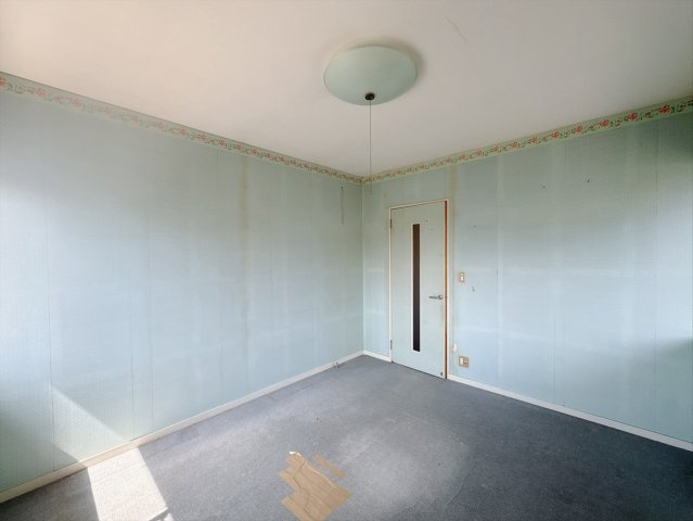 【中古戸建】高崎市吉井町南陽台3丁目の洋室|■洋室｜ナチュラルカラーの床です。模様替えなどとても楽しく工夫できます♪陽当たり、風通しもとても良いので毎日快適な生活スタートです！子供部屋にも良いですね♪