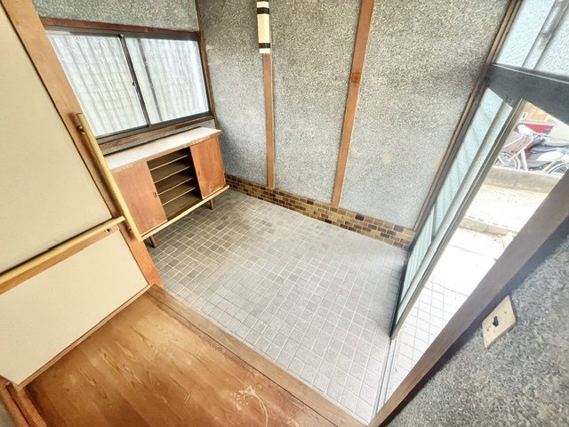 向野町貸家の玄関