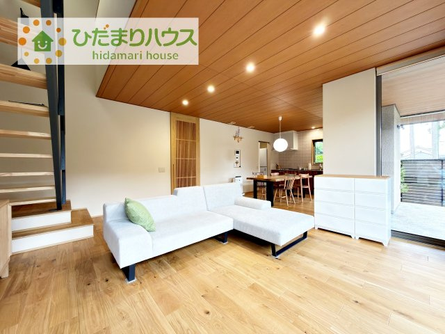 【居間・リビング】 | つくば市今鹿島　中古戸建 | 無垢の床材で温かみと和の雰囲気を贅沢に