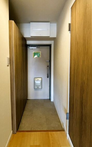 戸山ハイツ 27号棟の玄関|明るい玄関です