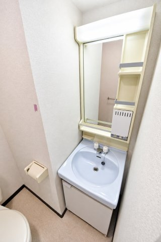 鎌ケ谷市くぬぎ山２丁目のアパートの独立洗面台
