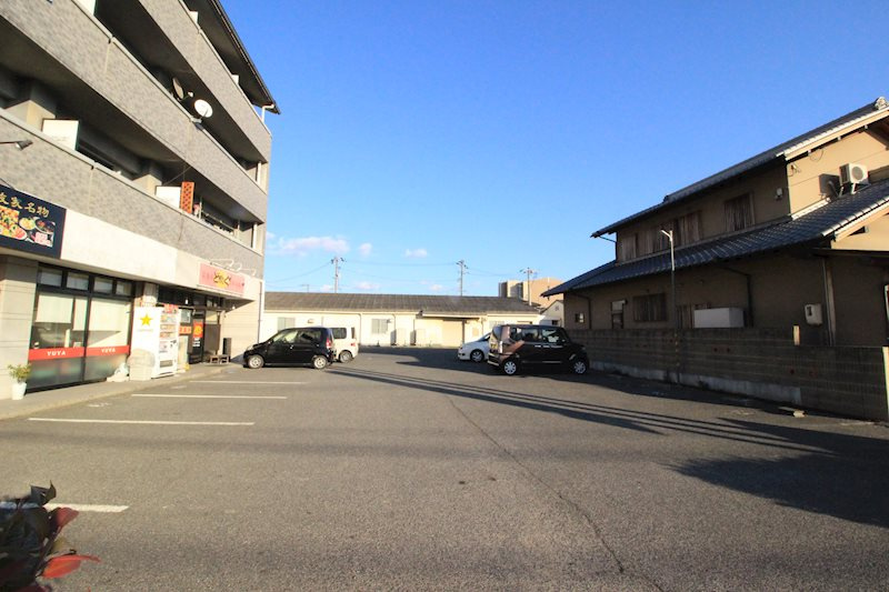21マツケンビルの駐車場