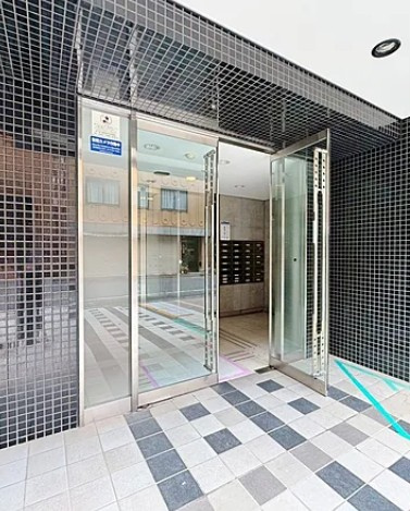 グラントゥルース神田岩本町のエントランス