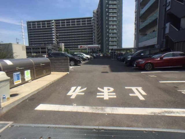 グリーンヒルズの駐車場