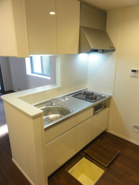 ラ・レーヴ　小向西町のキッチン|★ガス２口グリル付システムキッチン、床下収納もあります★