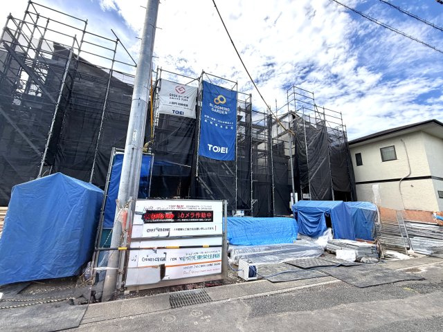 越谷市登戸町２号棟　新築戸建の外観|筋かいや金物が適切に配置された頑丈な骨組み。構造の健全性をしっかり確認していただけるタイミングです。