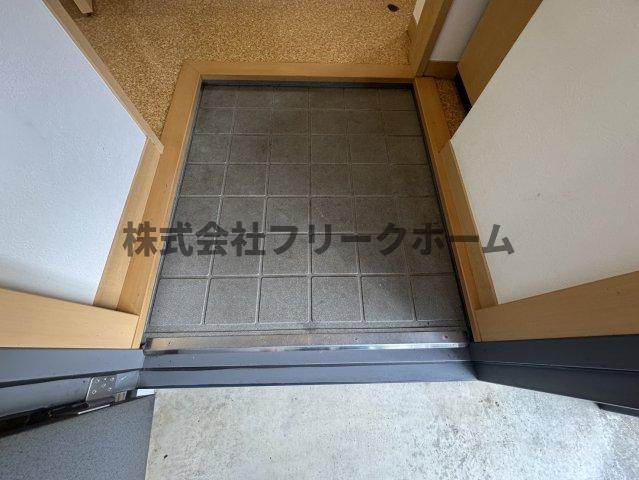 小金井市中町３丁目のアパートの玄関
