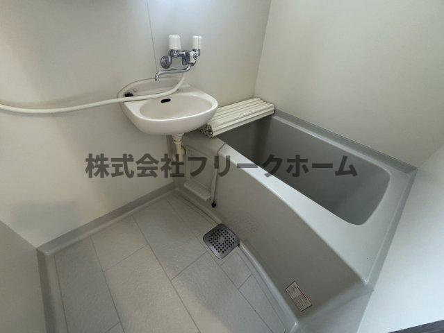 小金井市中町３丁目のアパートの浴室