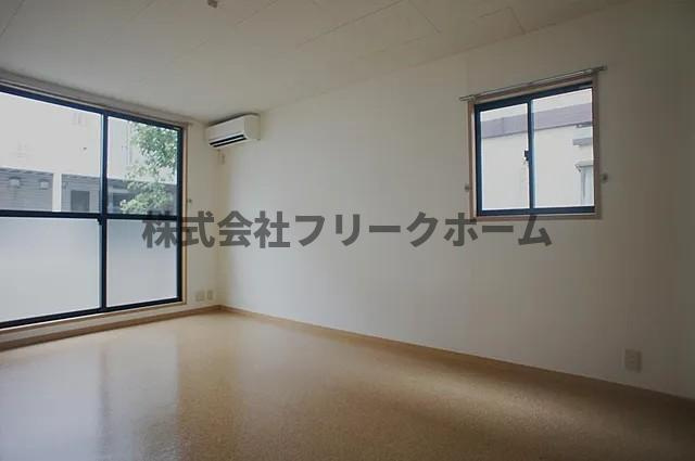 小金井市中町３丁目のアパートの居間・リビング
