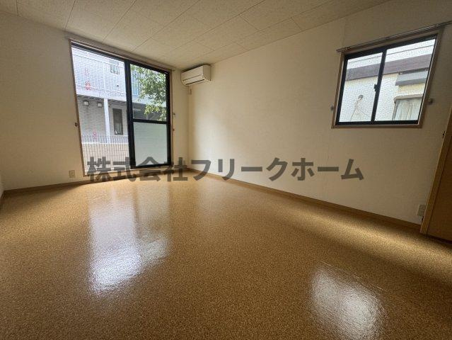 小金井市中町３丁目のアパートの居間・リビング