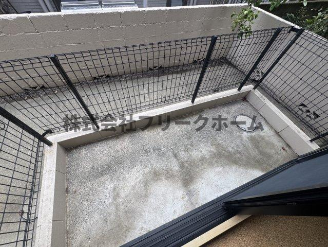 小金井市中町３丁目のアパートのバルコニー