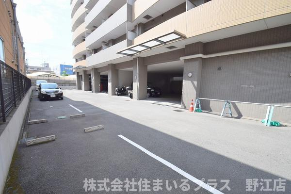 グリーンサイド鶴見の駐車場