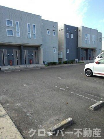 パストラル川部Ａの駐車場