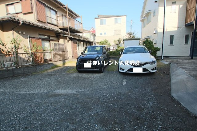 トラッドハウス12番館の駐車場