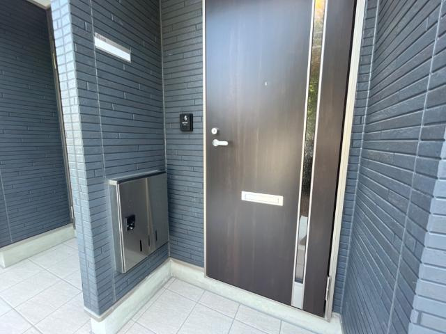グランド　ウッズ　クッチーナの玄関|宅配BOX　モニタ付インターホン