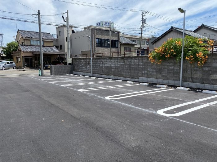 ユイメゾン22の駐車場