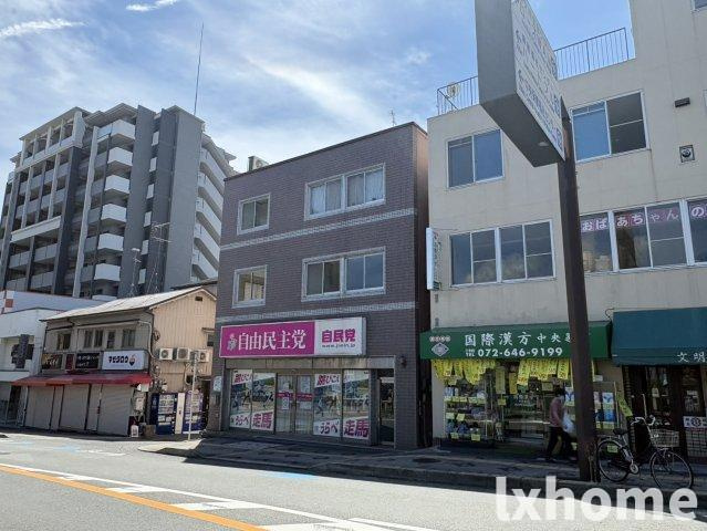 大手ビルの外観