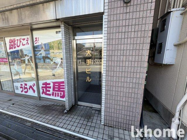 大手ビルのエントランス