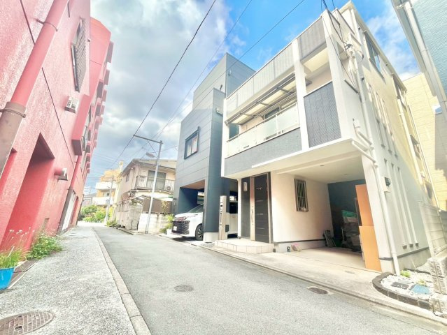豊島区池袋本町1丁目　中古戸建の外観|2026.09.05撮影

現地ご見学希望・資料請求などお気軽にお問い合わせ下さい！
03-5990-5201