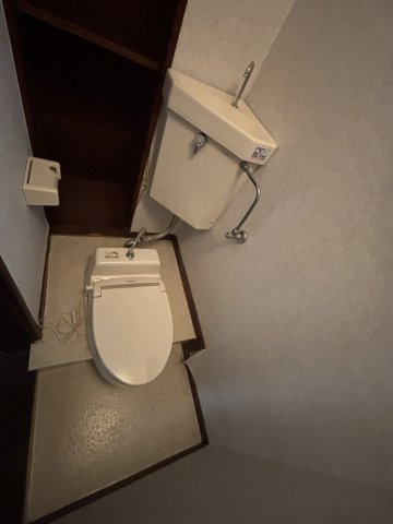 大岡五丁目戸建てのトイレ