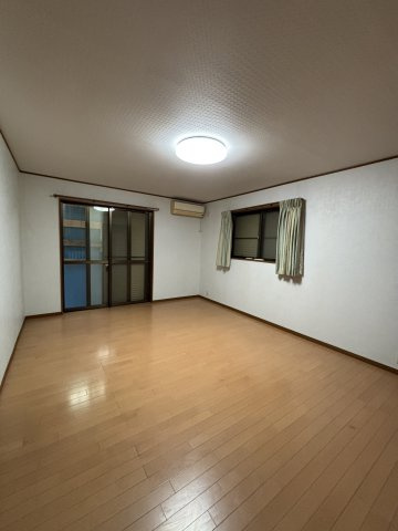 大岡五丁目戸建ての寝室