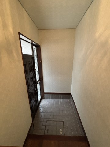 大岡五丁目戸建ての玄関