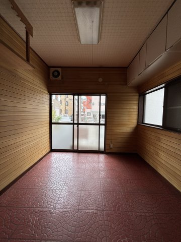 大岡五丁目戸建ての洋室