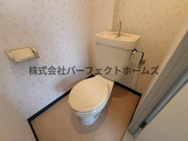 サンライズ枚方のトイレ|落ち着いた色調のトイレです
