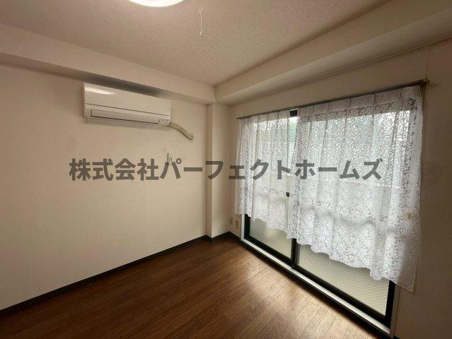 サンライズ枚方の居間・リビング|こちらのリビングで趣味の時間をお楽しみください