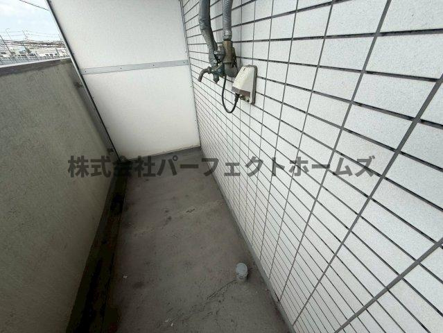 サンライズ枚方のバルコニー|開放的で明るい空間を演出してくれるバルコニーです