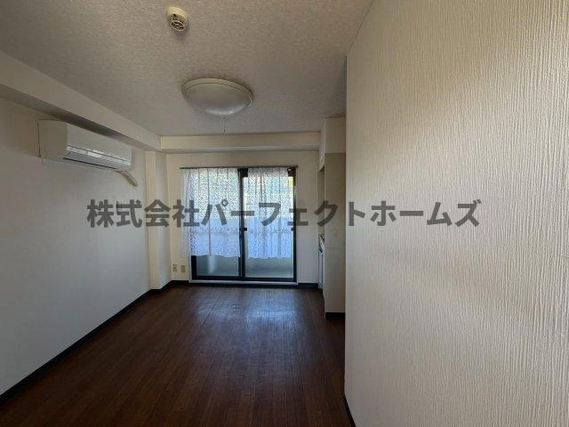 サンライズ枚方の居間・リビング|使いやすい居間です