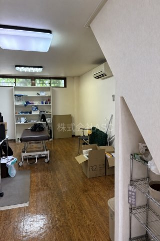 曽根西町3丁目貸店舗の玄関