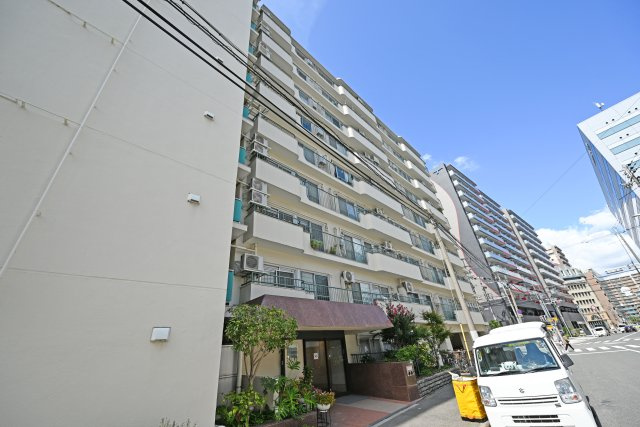 プラザ新大阪の外観|ご不明な税金・諸費用についても丁寧にサポートいたします。現地見学で、住まいのイメージやご希望をぜひお聞かせください。
