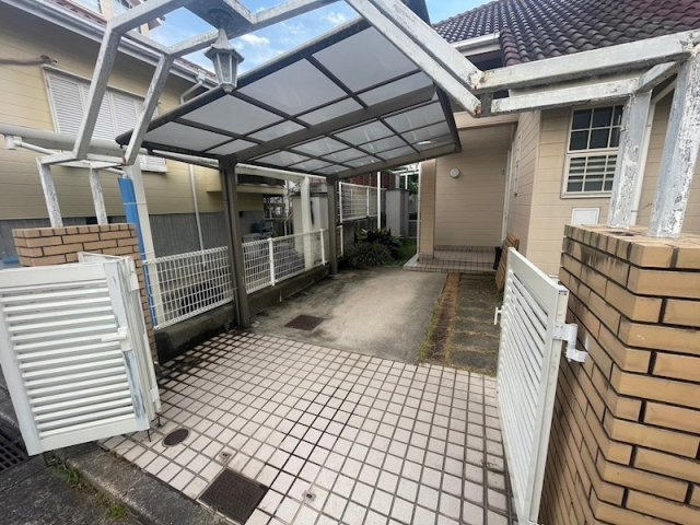 狩場台戸建の駐車場