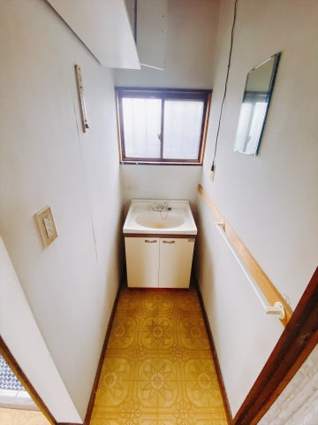 【中古戸建】前橋市青柳町の独立洗面台|■洗面室｜毎日の忙しい準備が楽しくなる洗面所です(^^♪