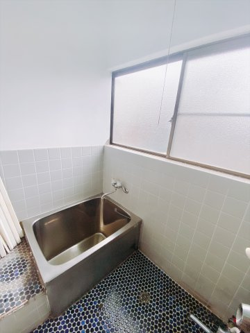 【中古戸建】前橋市青柳町の浴室|■浴室｜ゆったりとしたバスタイムをぜひお過ごしください(*＾＾*)大きな窓付きで嬉しい♪