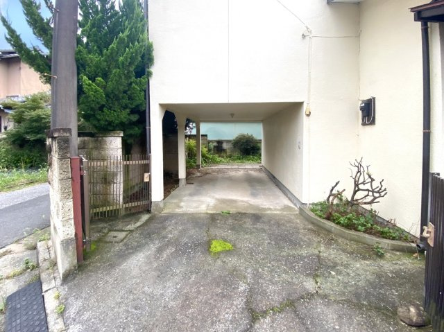 【中古戸建】前橋市青柳町の駐車場|■ガレージ｜愛車もしっかり守れる安心のガレージ付きです♪