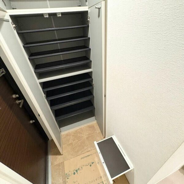 マミービルの玄関