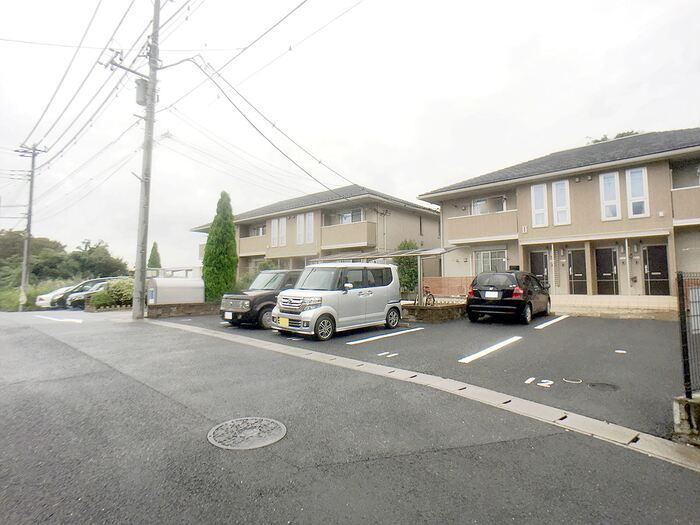 エクセレント三輪野山　Ⅰの駐車場
