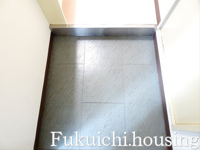 スカイコート下高井戸の玄関